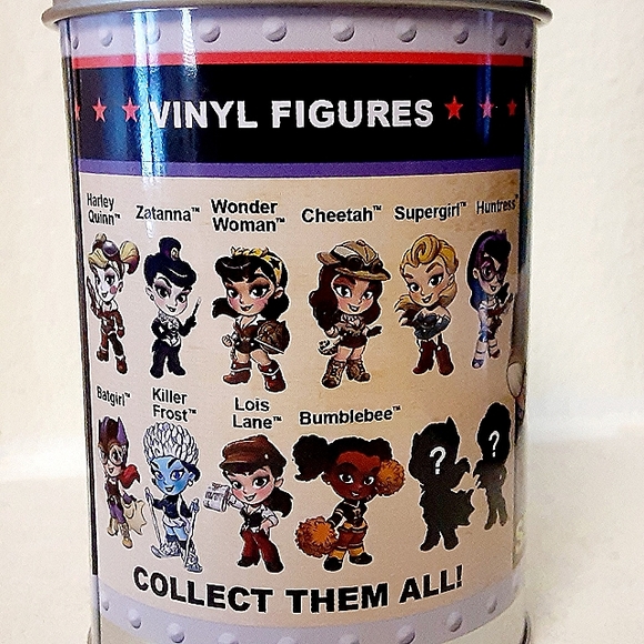 Lil DC Comics Bombshells Series 2 Vinyl Figures - Picture 2 of 3